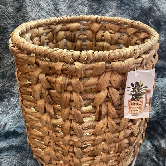 NWT Natural Woven Basket with Stand - Picture 2 of 16